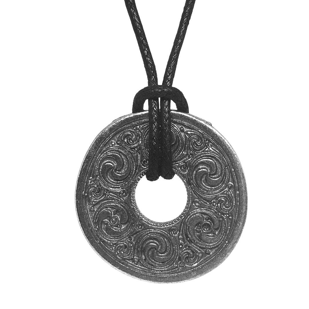 Celtic Round Disc Pewter Costume Jewelry Pendant Necklace Unisex - Museumize.com